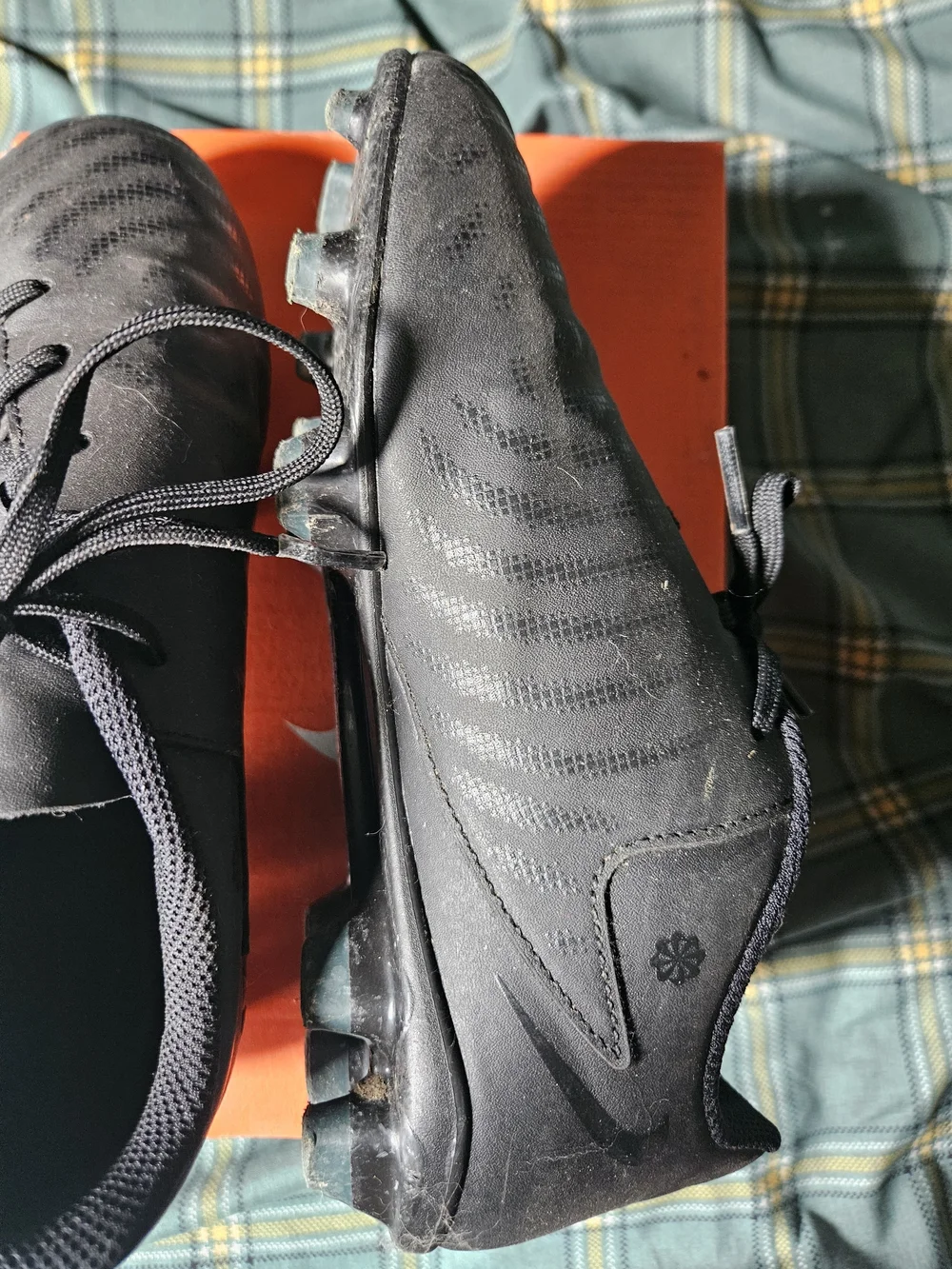 SOCCER CLEATS - Picture 4 of 6